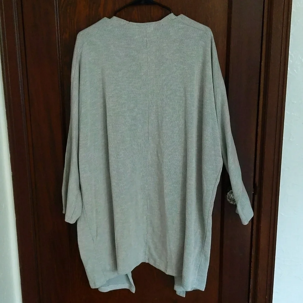 Donni. Light Gray Long Sleeve Ribbed Long Length Cardigan